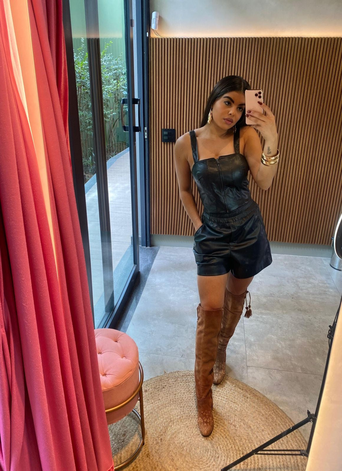 Top cropped em couro eco HIT