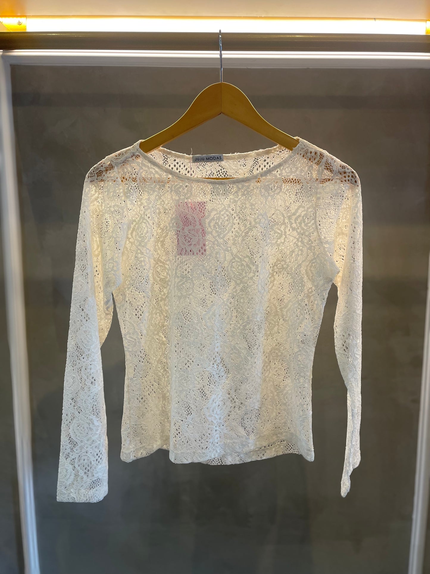 Blusa tule renda gola careca