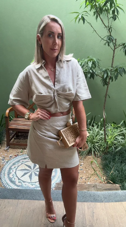 Conjunto em linho saia camisa croped