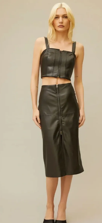 Top cropped em couro eco HIT