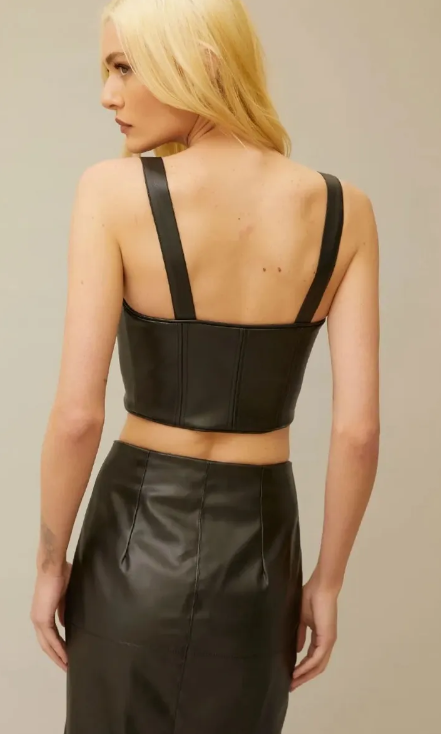 Top cropped em couro eco HIT