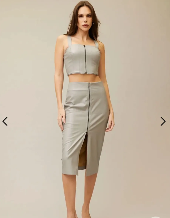 Top cropped em couro eco HIT