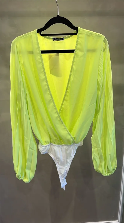 Body em Crepe Mangas Plissadas