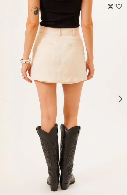 Short saia