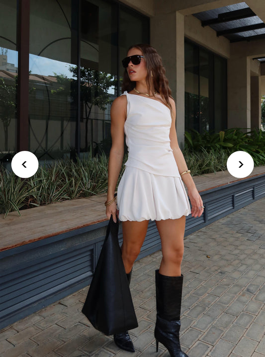 Blusa um ombro alfaiataria