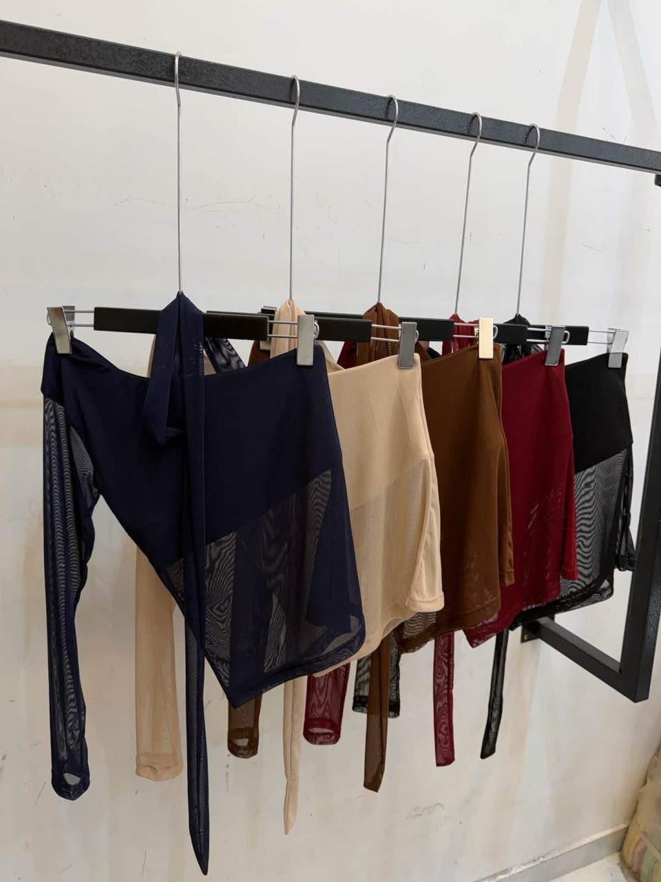 Blusa em tule um ombro