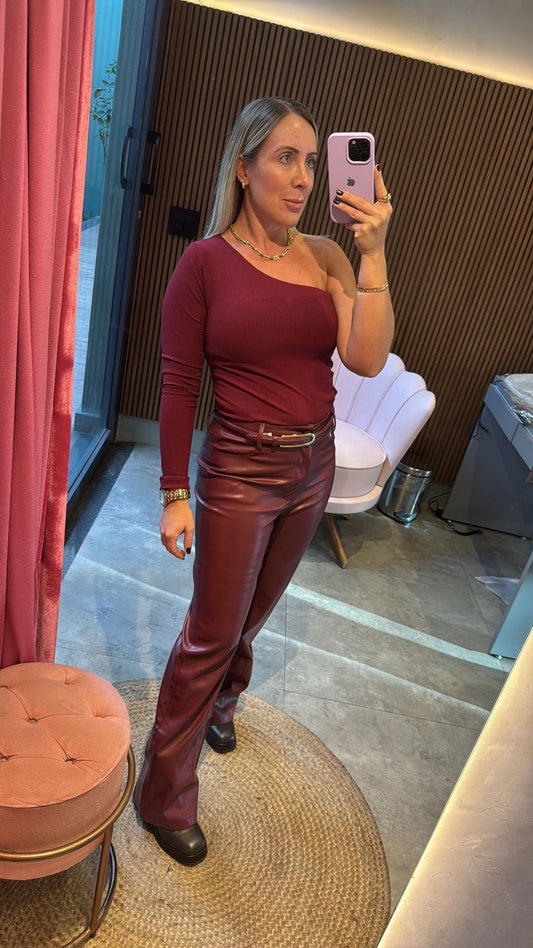 Blusa canelada um ombro