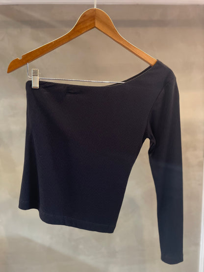 Blusa canelada um ombro