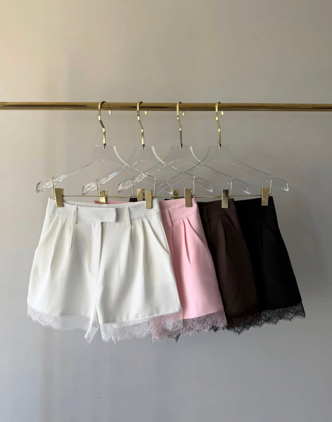 Short alfaiataria com renda